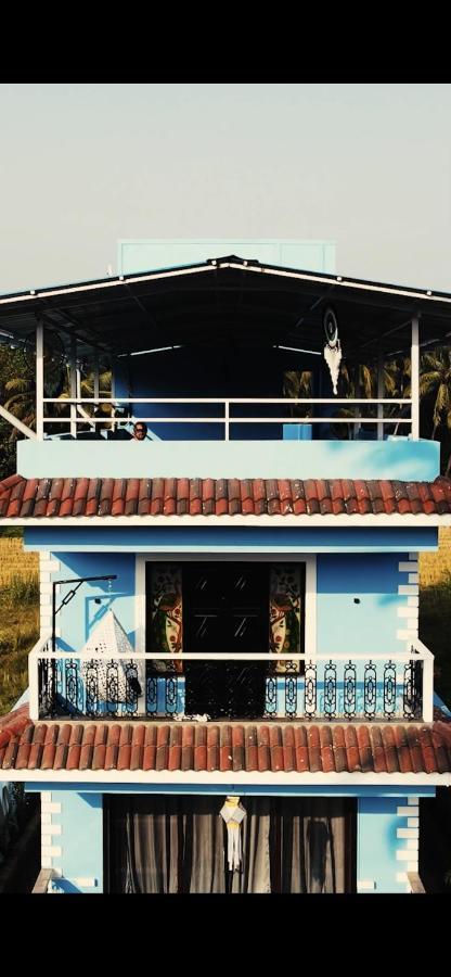 Dibs On Blue Morjim旅舍 外观 照片